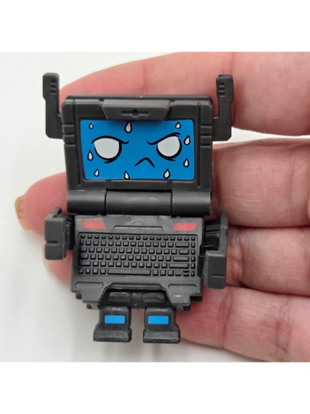 Botbots Series 1 Raddhaxx Techie Team Laptop Computer Transformer Toy Read - Picture 5 of 7